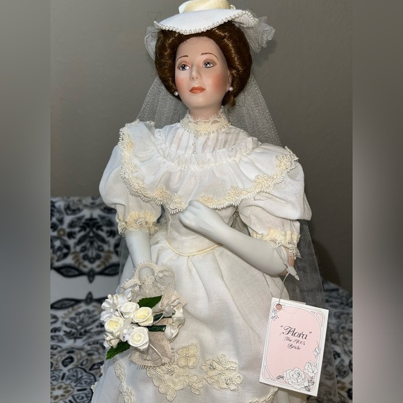 Flora Bride Classic Doll, Porcelain Bride Of The Century 1900s by Ellen Williams - Picture 7 of 17